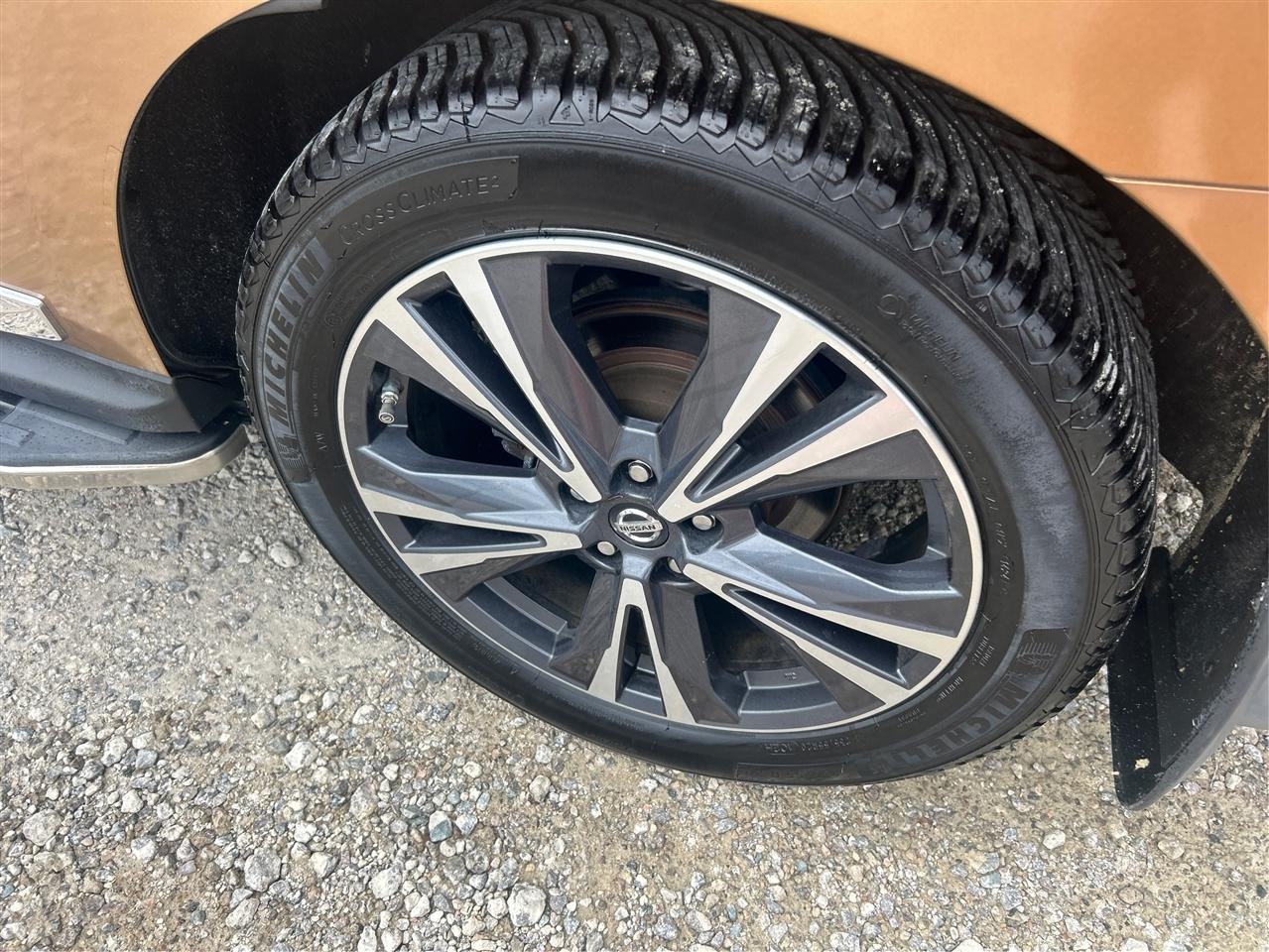 Nissan Pathfinder Platinum 4WD 2017