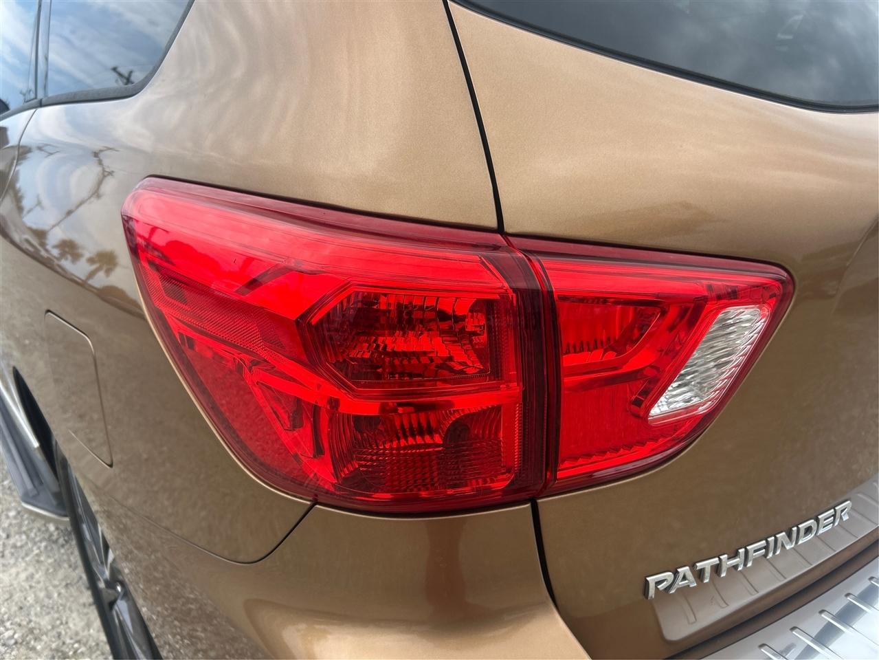Nissan Pathfinder Platinum 4WD 2017
