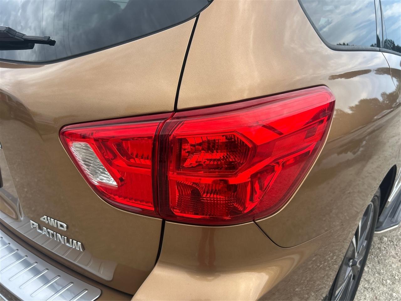 Nissan Pathfinder Platinum 4WD 2017