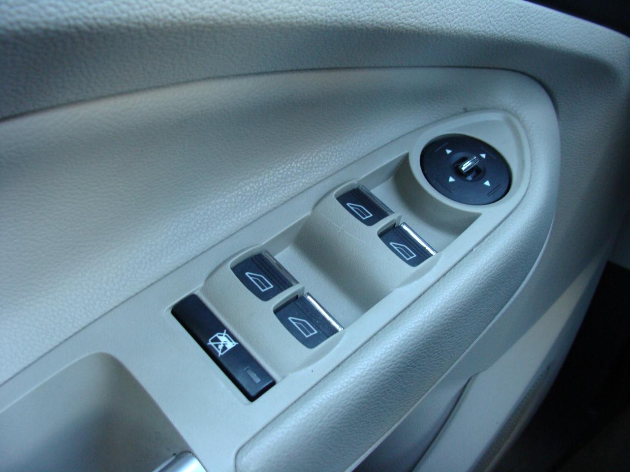 Ford C-Max Hybrid SE 2014