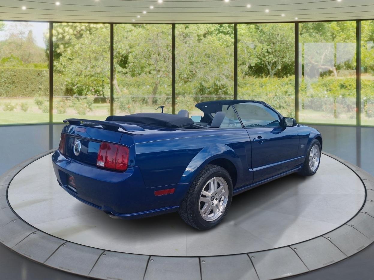 Ford Mustang GT Deluxe Convertible 2008