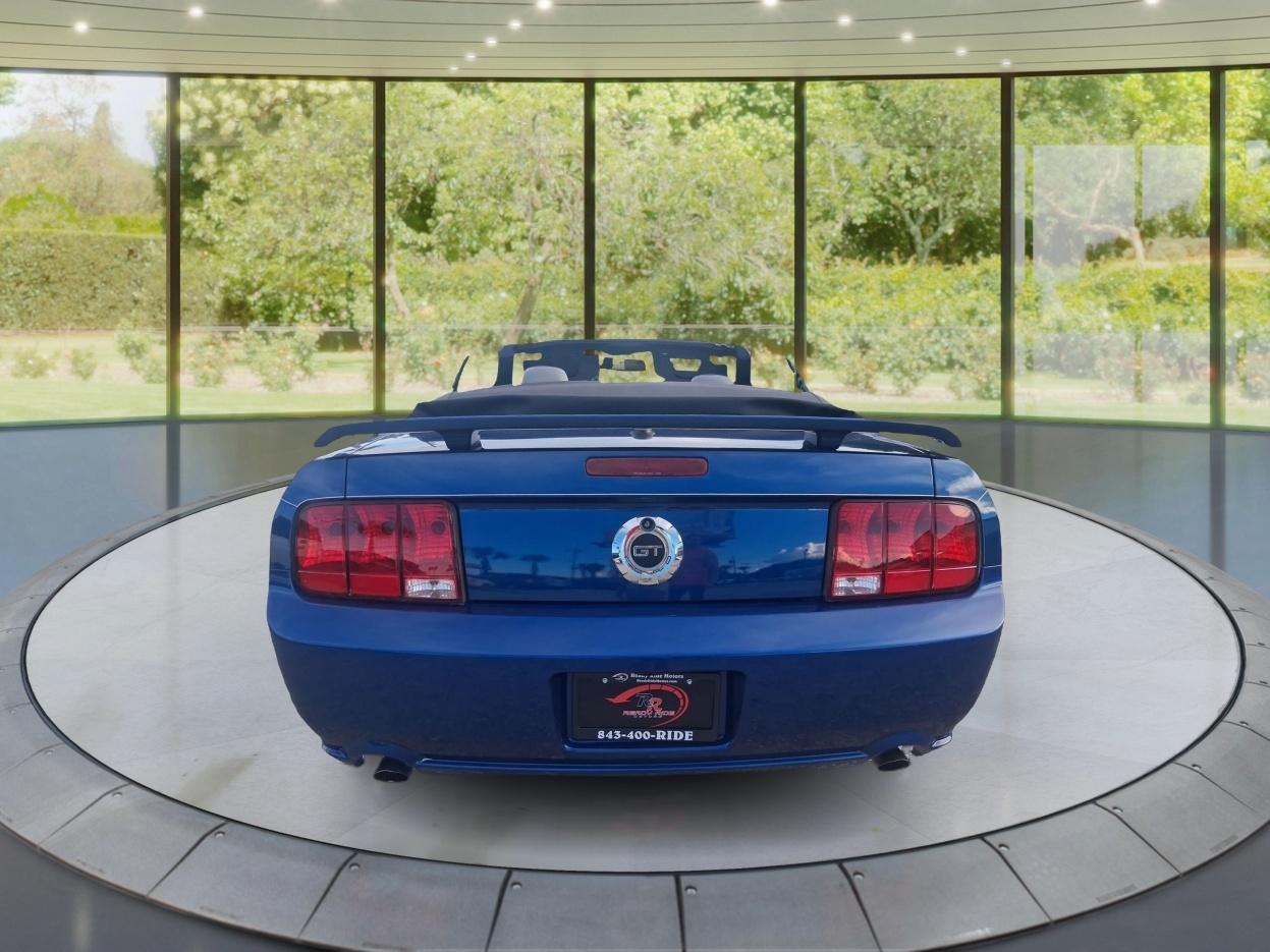 Ford Mustang GT Deluxe Convertible 2008
