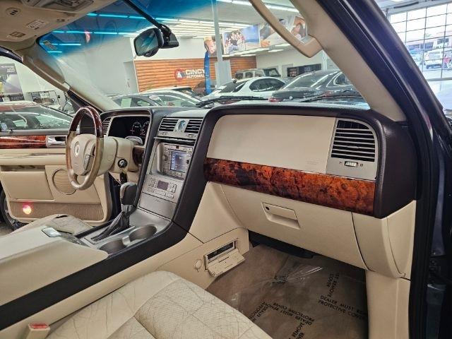Lincoln Navigator Luxury 4WD 2003