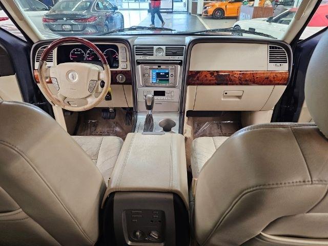 Lincoln Navigator Luxury 4WD 2003