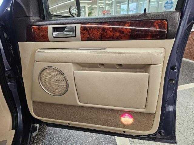 Lincoln Navigator Luxury 4WD 2003
