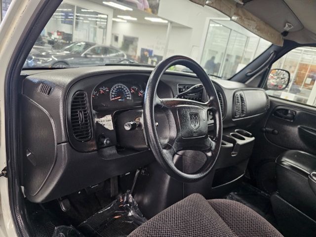 Dodge Ram Wagon 2500 127" WB 2001