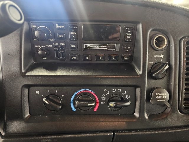 Dodge Ram Wagon 2500 127" WB 2001