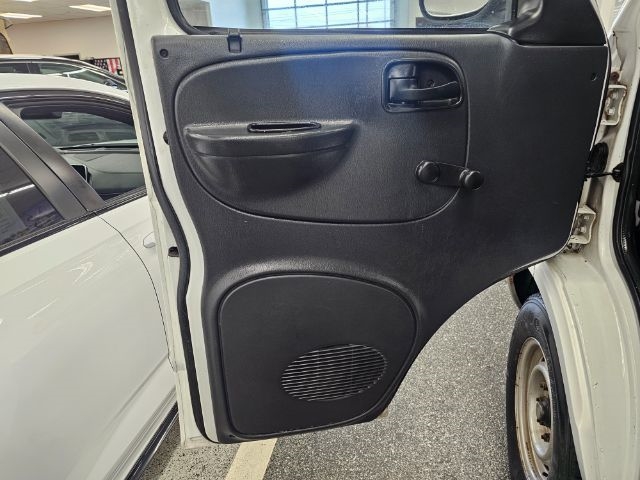 Dodge Ram Wagon 2500 127" WB 2001