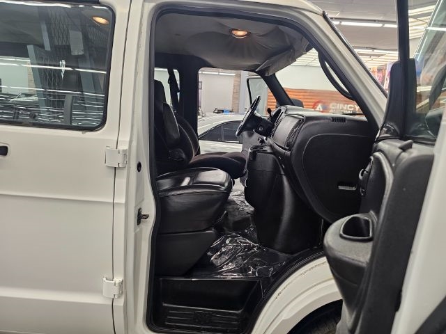 Dodge Ram Wagon 2500 127" WB 2001