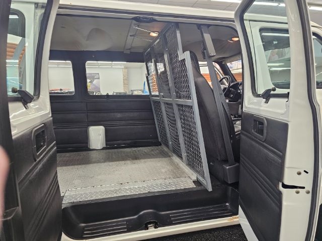 Dodge Ram Wagon 2500 127" WB 2001