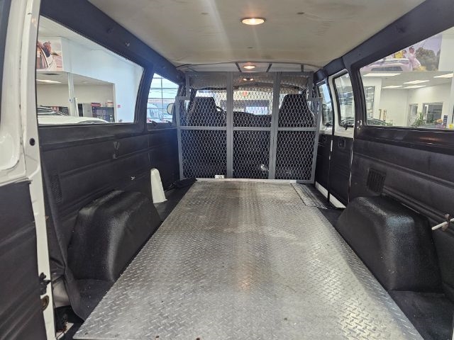 Dodge Ram Wagon 2500 127" WB 2001