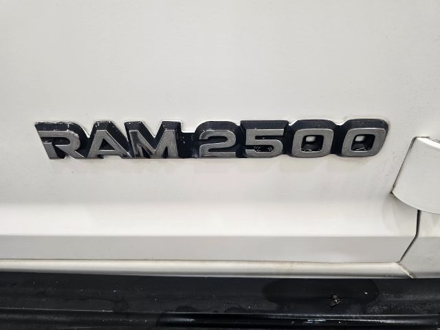 Dodge Ram Wagon 2500 127" WB 2001