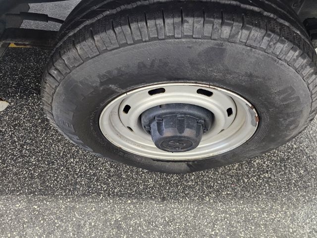 Dodge Ram Wagon 2500 127" WB 2001