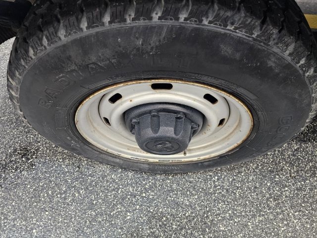 Dodge Ram Wagon 2500 127" WB 2001