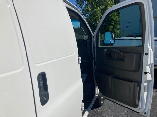 Chevrolet Express Cargo Van RWD 2500 135" 2017