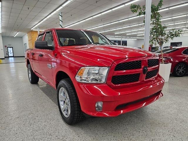 RAM 1500 4WD Crew Cab 140.5" Express 2014