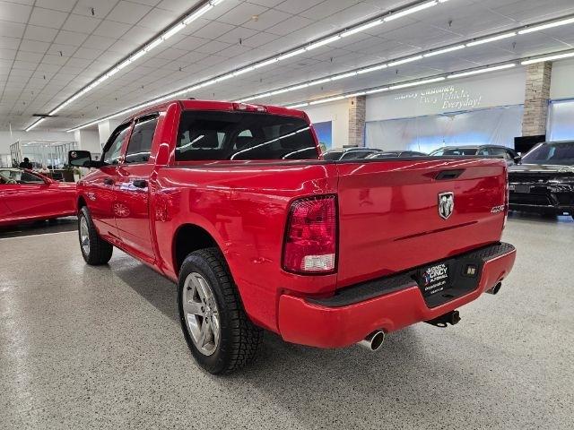 RAM 1500 4WD Crew Cab 140.5" Express 2014