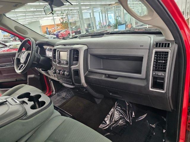 RAM 1500 4WD Crew Cab 140.5" Express 2014