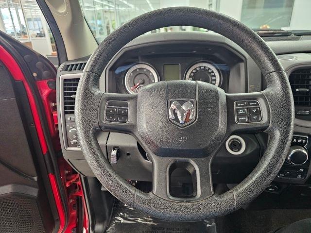 RAM 1500 4WD Crew Cab 140.5" Express 2014