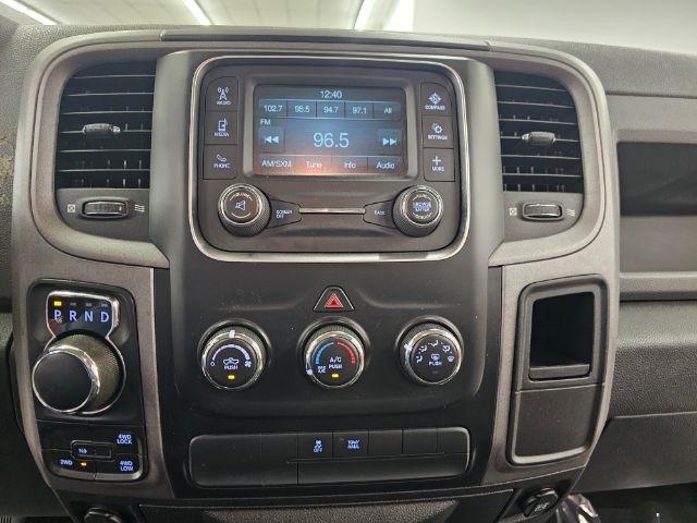 RAM 1500 4WD Crew Cab 140.5" Express 2014