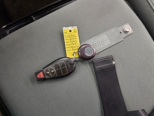 RAM 1500 4WD Crew Cab 140.5" Express 2014