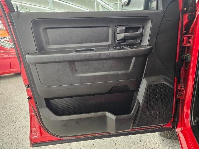 RAM 1500 4WD Crew Cab 140.5" Express 2014