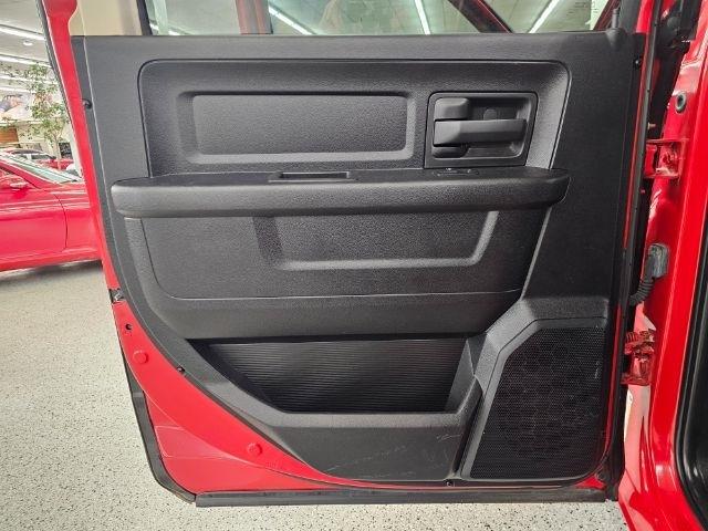 RAM 1500 4WD Crew Cab 140.5" Express 2014