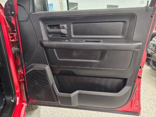 RAM 1500 4WD Crew Cab 140.5" Express 2014