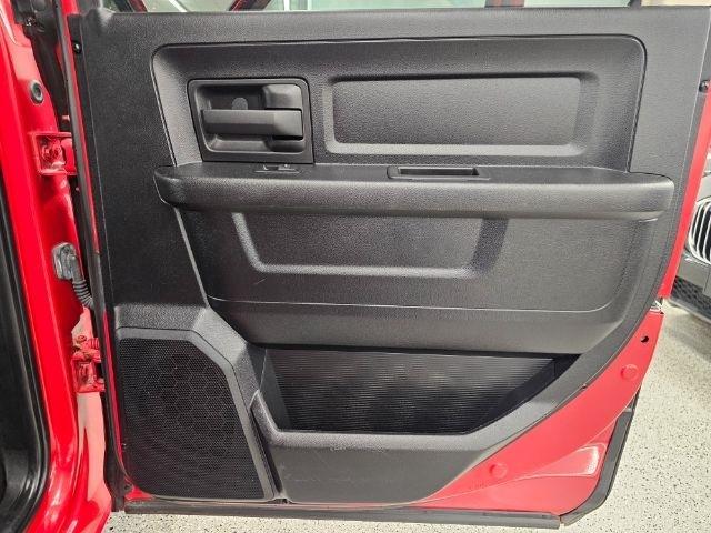 RAM 1500 4WD Crew Cab 140.5" Express 2014