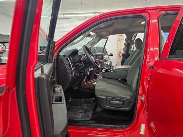 RAM 1500 4WD Crew Cab 140.5" Express 2014