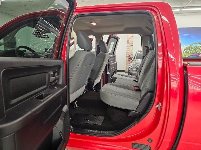 RAM 1500 4WD Crew Cab 140.5" Express 2014