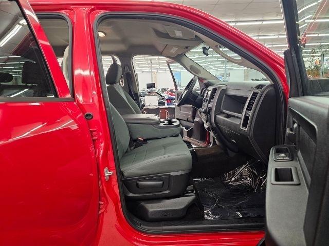 RAM 1500 4WD Crew Cab 140.5" Express 2014