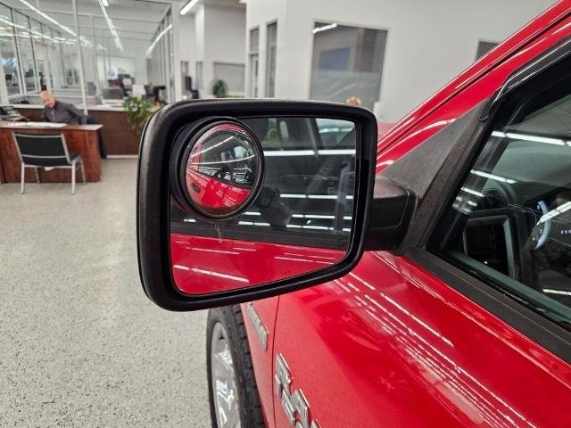 RAM 1500 4WD Crew Cab 140.5" Express 2014