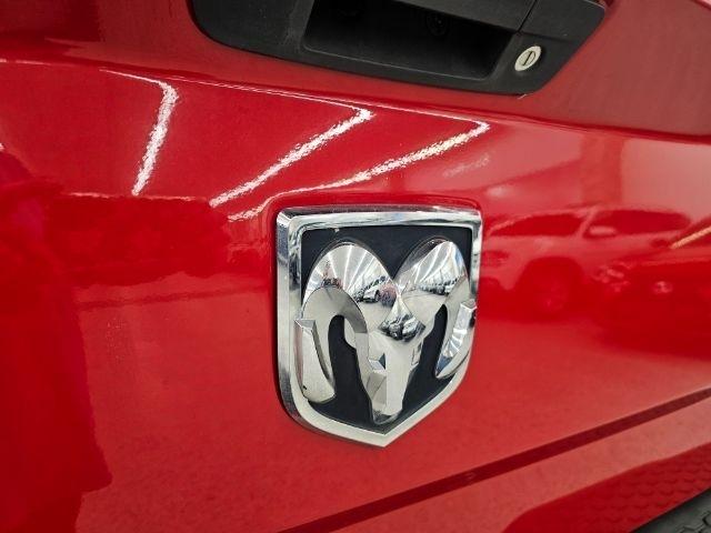 RAM 1500 4WD Crew Cab 140.5" Express 2014