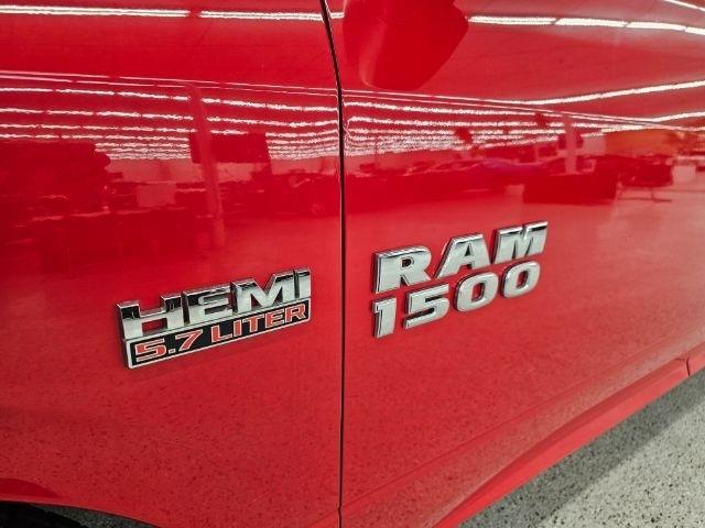 RAM 1500 4WD Crew Cab 140.5" Express 2014