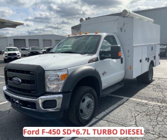 Ford Super Duty F-450 DRW 2WD Reg Cab 141" WB 60" CA XLT 2015