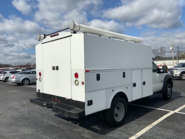 Ford Super Duty F-450 DRW 2WD Reg Cab 141" WB 60" CA XLT 2015