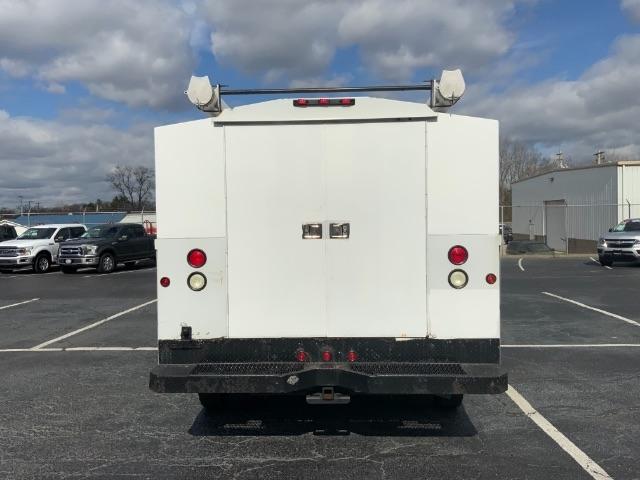 Ford Super Duty F-450 DRW 2WD Reg Cab 141" WB 60" CA XLT 2015