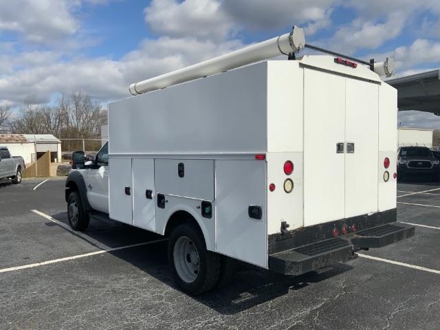 Ford Super Duty F-450 DRW 2WD Reg Cab 141" WB 60" CA XLT 2015
