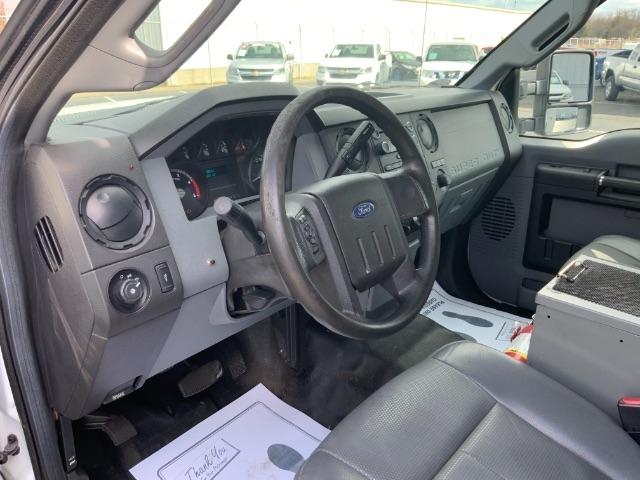 Ford Super Duty F-450 DRW 2WD Reg Cab 141" WB 60" CA XLT 2015