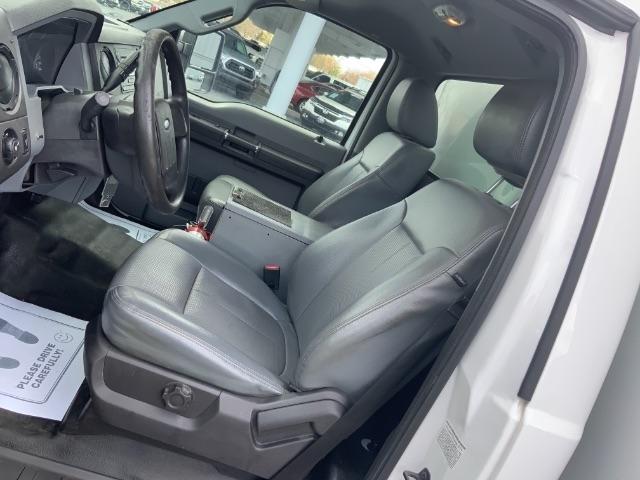 Ford Super Duty F-450 DRW 2WD Reg Cab 141" WB 60" CA XLT 2015