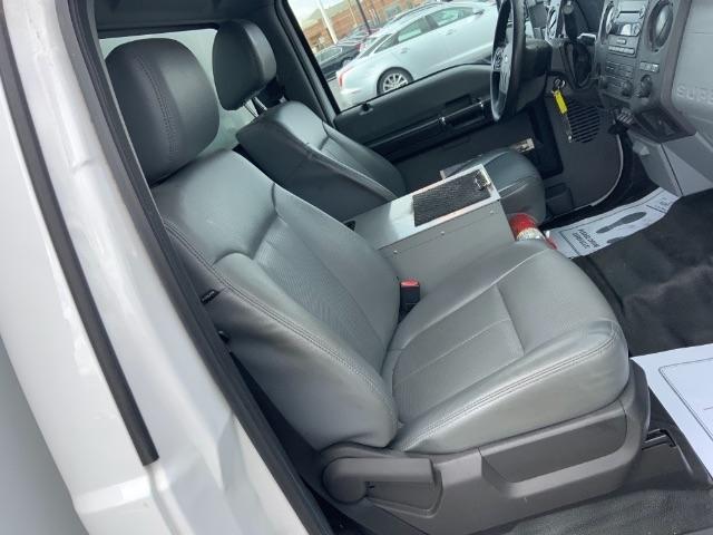 Ford Super Duty F-450 DRW 2WD Reg Cab 141" WB 60" CA XLT 2015