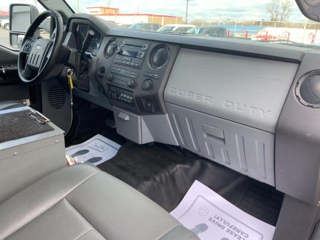 Ford Super Duty F-450 DRW 2WD Reg Cab 141" WB 60" CA XLT 2015