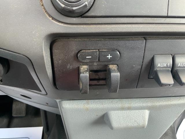 Ford Super Duty F-450 DRW 2WD Reg Cab 141" WB 60" CA XLT 2015