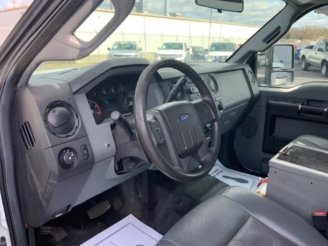 Ford Super Duty F-450 DRW 2WD Reg Cab 141" WB 60" CA XLT 2015
