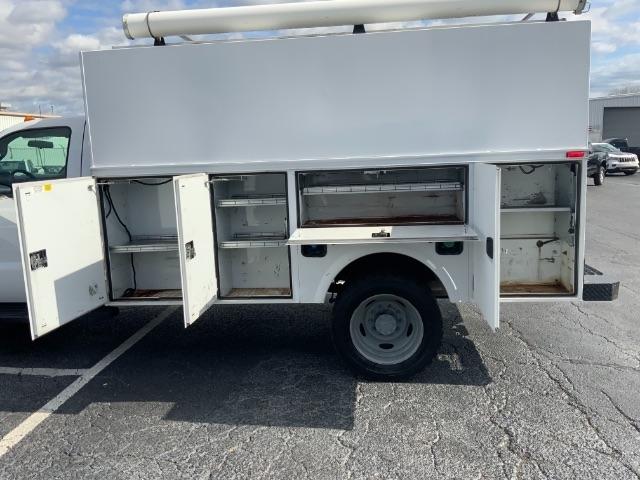 Ford Super Duty F-450 DRW 2WD Reg Cab 141" WB 60" CA XLT 2015