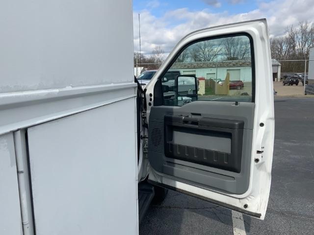 Ford Super Duty F-450 DRW 2WD Reg Cab 141" WB 60" CA XLT 2015