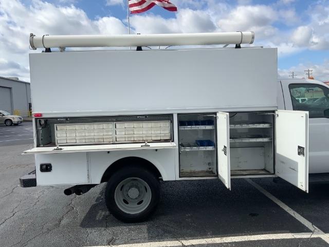 Ford Super Duty F-450 DRW 2WD Reg Cab 141" WB 60" CA XLT 2015