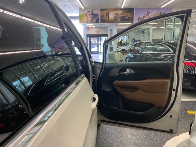 Chrysler Pacifica Limited FWD 2019