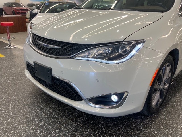 Chrysler Pacifica Limited FWD 2019